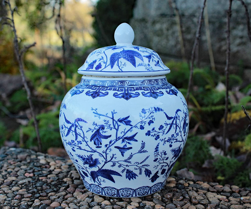Blue and White Porcelain Decorative Temple Helmet Jar (Birds and Leaves)