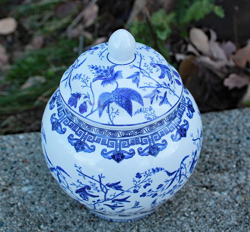 Blue and White Porcelain Decorative Temple Helmet Jar (Birds and Leaves)