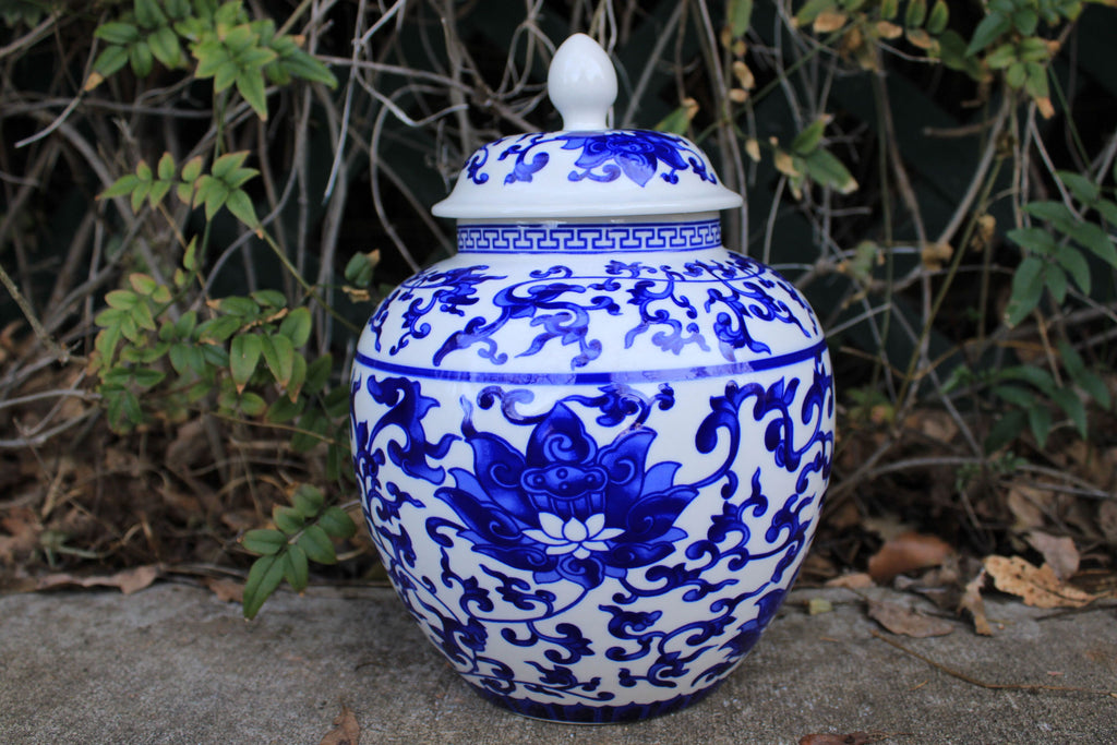 Blue and White Porcelain Tea Storage Helmet-shaped Temple Jar, 3 sizes available