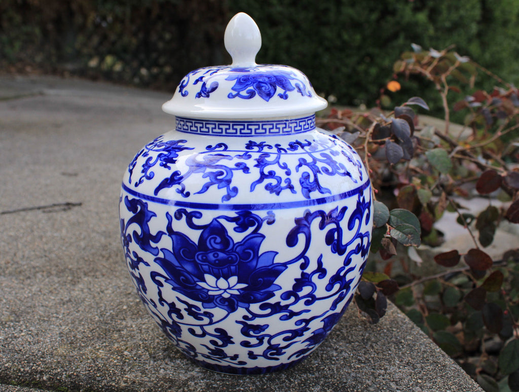 Blue and White Porcelain Tea Storage Helmet-shaped Temple Jar, 3 sizes available