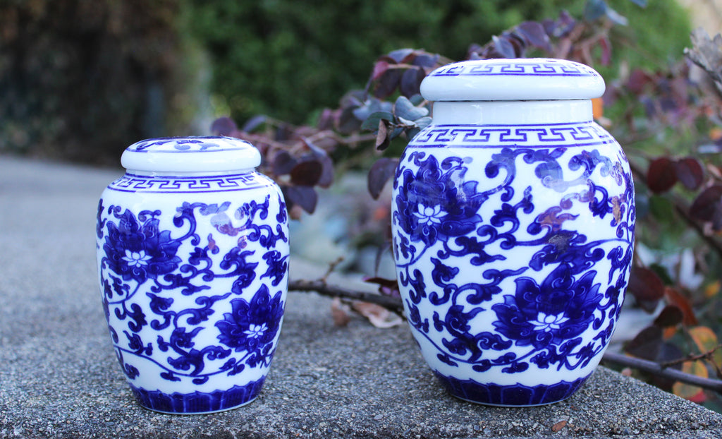 Decorative Blue and White Lotus Pattern Porcelain Tea Storage Container or Display Unit