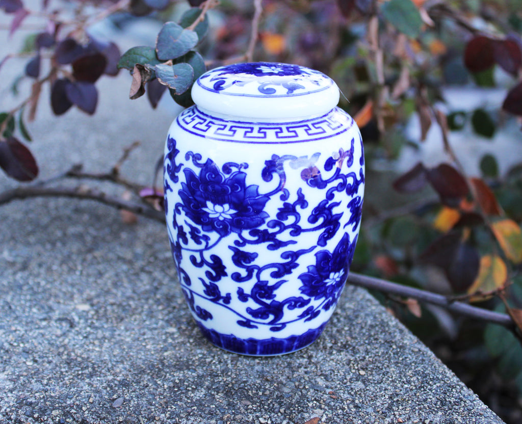 Decorative Blue and White Lotus Pattern Porcelain Tea Storage Container or Display Unit