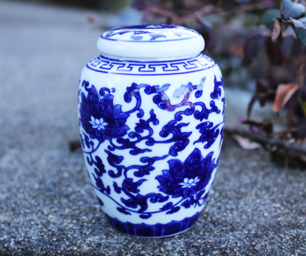 Decorative Blue and White Lotus Pattern Porcelain Tea Storage Container or Display Unit