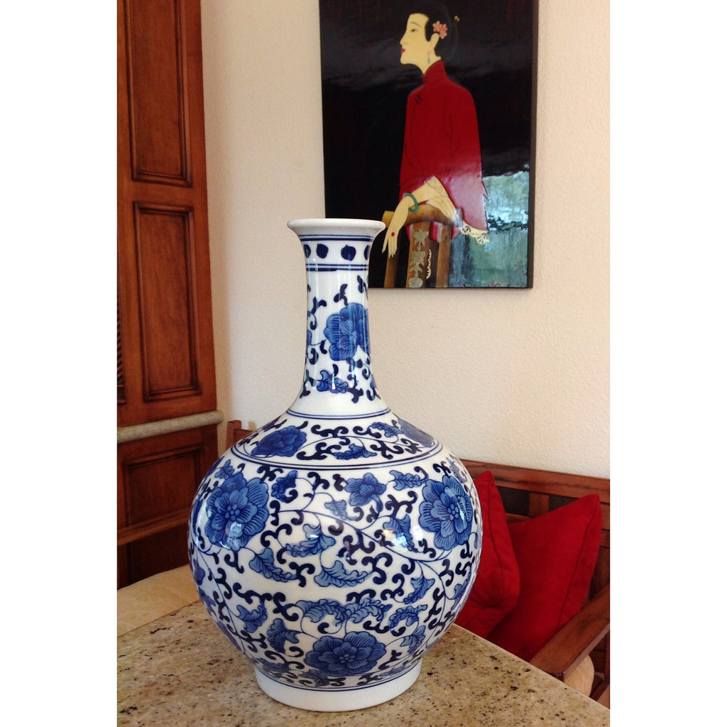 Classic Chinese Vintage Ming Era Blue and White Porcelain Floral Globular Vase